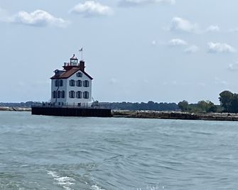 Newly Remodeled/ Beautiful Waterfront Condo - 30' dock - Port Clinton - Pláž