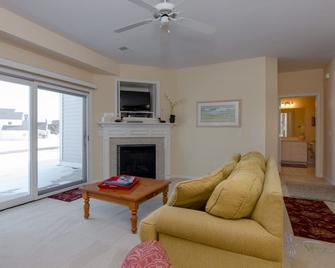 The Hidden Jewel in Mackinaw - Mackinaw City - Living room