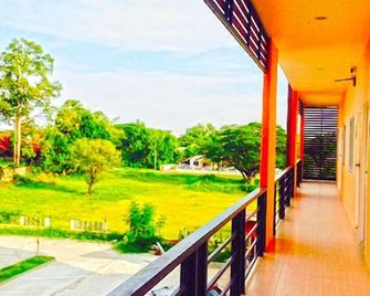 Won Dd Place - Roi Et - Balkon