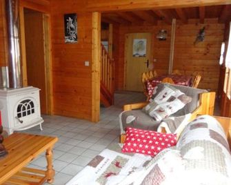 Chalet 3 Chambres 8 Pers, 800m Pistes, Parking Couvert, Poêle à Bois, Quartier Calme - FR-1-572-224 - Arâches-la-Frasse - Salon