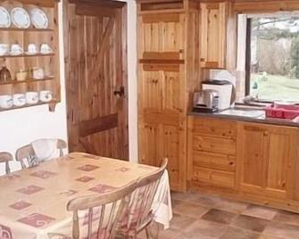 Beautiful 3/4 Bedroom Bungalow set in attractive gardens. many local facilities - Skibbereen - Dining room