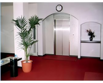 Business Inn Asago - Asago - Salónek