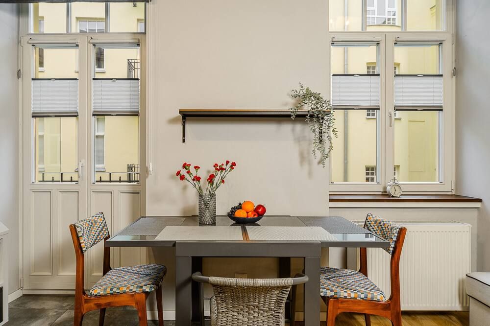 شورتستايبولاند يرتزسكا بي 147 - وارسو - غرفة طعام