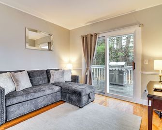 Ski, Hike and Fish Dog-Friendly Gem in Conway - North Conway - Living room