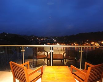 Oak Ray Heritage Hotel - Kandy - Balcony
