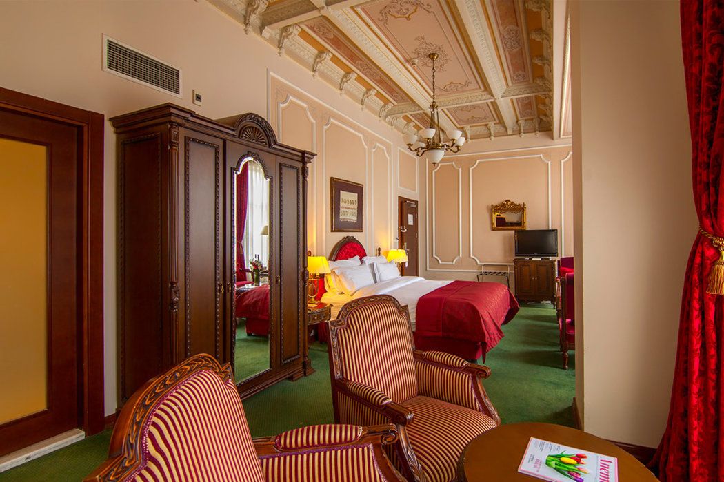 Bedroom view of Anemon Galata Hotel