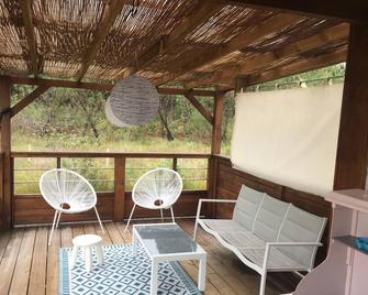 Chalet atypique au coeur des landes - Tosse - Balcón