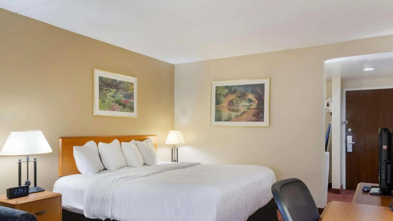 All Seasons Inn & Suites