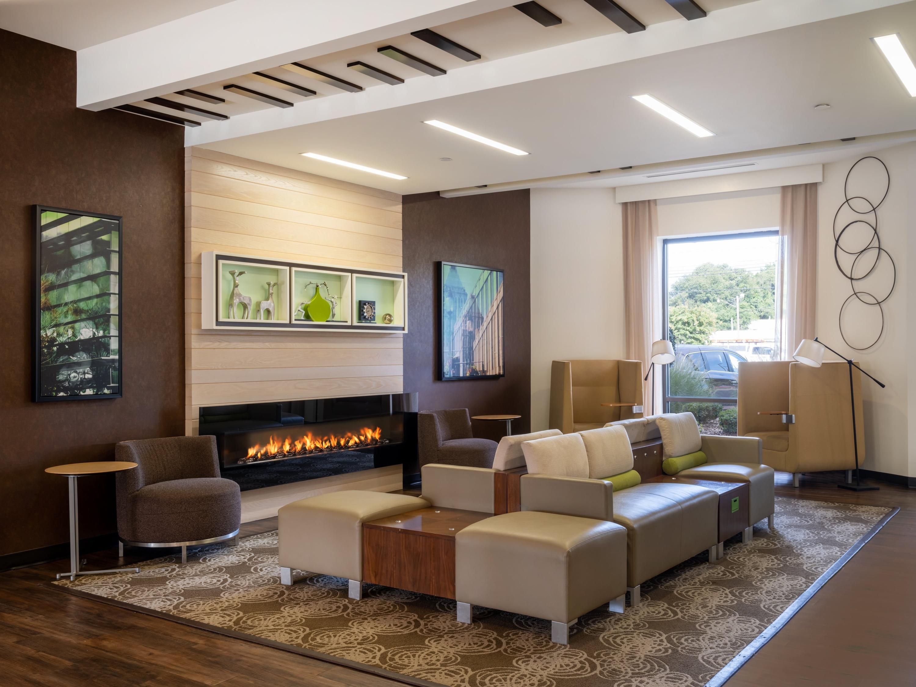 Holiday Inn Greensboro Coliseum By IHG - Greensboro - Salónek
