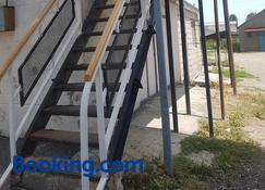Dream House & Hostel - Sevan - Bygning
