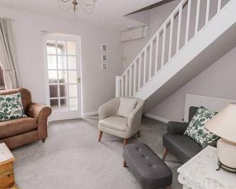 Kite Cottage - Brackley - Living room
