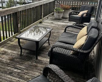 Harbor Light-Back Creek Villa Open Deck - Solomons - Balcón