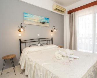 Jack Daniel Friends - Faliraki