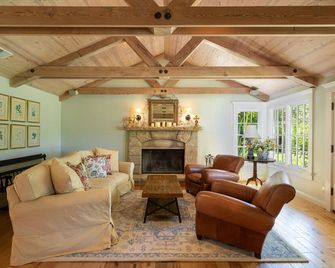 Rocking R Country Retreat - Solvang - Living room