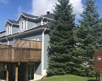 Amazing Townhouse For Rent In Horseshoe Valley. Be Where The Action Is - Barrie - Building