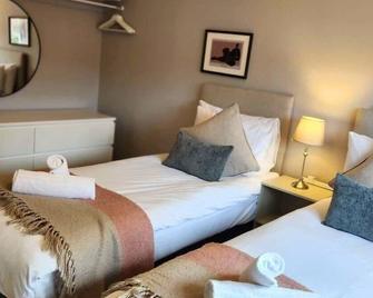 2 Bed 1 Bath House, Perfect For Corporate, Contractors & Families Free Parking, Garden, Netflix By Redwood Stays - Alton - Bedroom