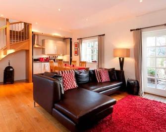 Dbs Serviced Apartments - Derby - Living room