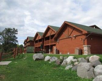 Oveson Pelican Lake Resort and Inn - Orr - Edificio