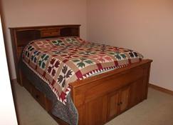 The Lodge Home - Abundance Of Wildlife And A Short Walk To The Lake With A Dock! - Ventura - Bedroom