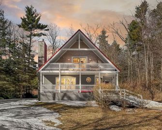 Tranquil and Secluded Cabin with Hot Tub in North Conway, near White Mountain National Forest, NH - North Conway - Building