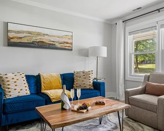 Modern Comfort in Park Circle | The Oakwood - North Charleston - Living room