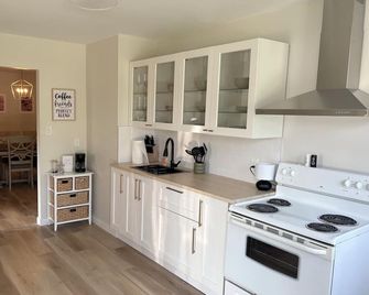 Charming 3-Bedroom Home in the Heart of Tatamagouche - Tatamagouche - Küche