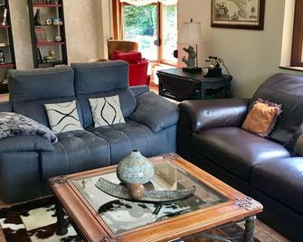 Caserio Arrigorri excelente ubicación jardín con barbacoa 14 plazas - Murguía - Wohnzimmer