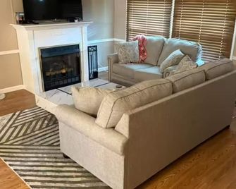 Luxury 4 bed 2 Bath Farm - East Bernstadt - Sala de estar