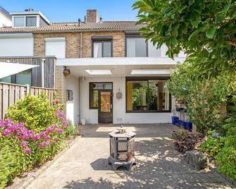 Heerlijk Huis Vlakbij Alle Verzieningen - Breda - Gebouw