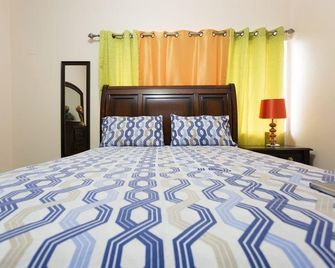 The Embassy Luxury Apt Crystal Towers I - Kingston - Habitació