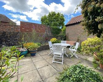 Delf Stream, close to town with lovely sunny terrace - Sandwich - Patio