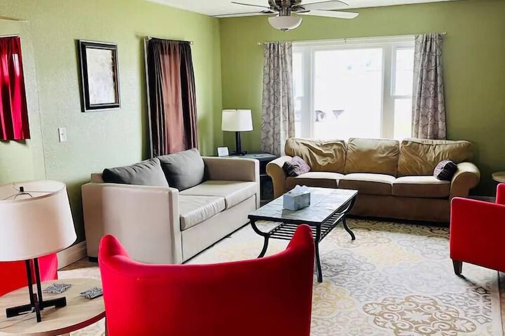 Munising Motel - Munising - Living room