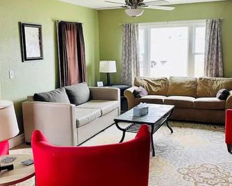 Munising Motel - Munising - Wohnzimmer