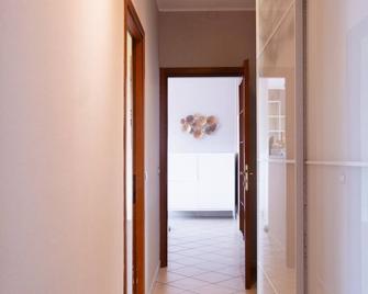 Forum-Matteotti 12 - Assago - Pasillo