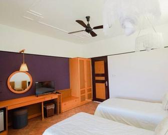 Sun & Sea Resort- Vip Unit 1 (Lagoon Vip /Garden Vip View) - Huế - Schlafzimmer