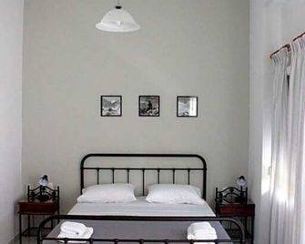 Hotel Delfini - Adamantas - Bedroom