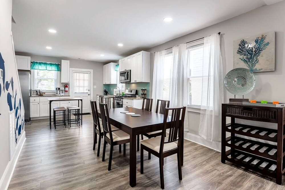 5br Beach Getaway / Sleeps 10 / Pet Friendly - נורפולק - חדר אוכל