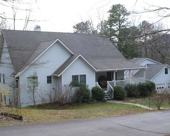 A fun haven for nature lovers. - Asheville - Edificio