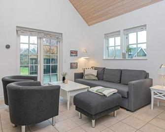 6 Person Holiday Home in Gjern-by Traum - Gjern - Sala de estar