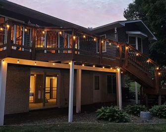 Spacious Lake House with Beautiful Lake View - Mora - Edificio