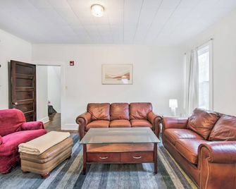 Roomy Lancaster Home Walk To Dtwn And Ho - Lancaster - Living room