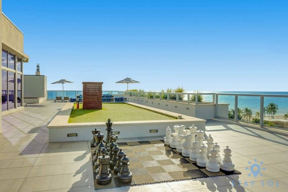 Hollywood Studio Rooftop Pool - הוליווד