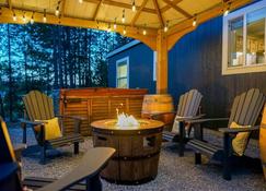 New tiny cabin: fire pit & cabana - Hayden - Lounge
