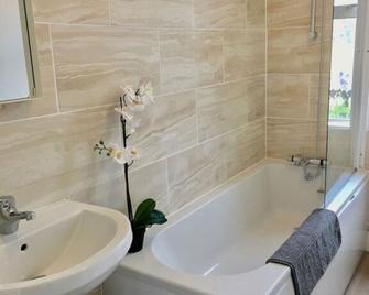 Netley Village Apartment By Your Stay So - Southampton - Bathroom