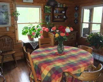 Lakeside Room B&B, sleeps 3 - Newport - Comedor