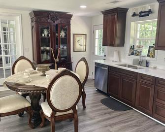 Country Retreat With a French Touch - Buchanan - Salle à manger