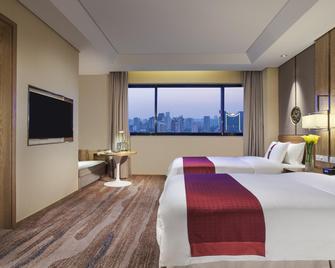 هوليداي إن هيفي باي آيتش جي - خفى - غرفة نوم