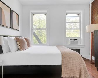 Sunlit LES 1BR w/ W/D, steps to B/D train, by Blueground - New York - Soverom