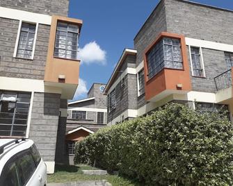 Entire 4 Bedroom,4.5 Bathroom Home - Athi River - Building