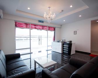 D Nice Hotel - Bayan Lepas - Living room